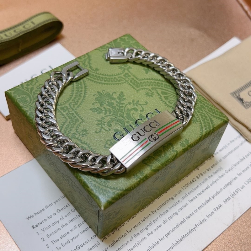 G*u*i bracelets
